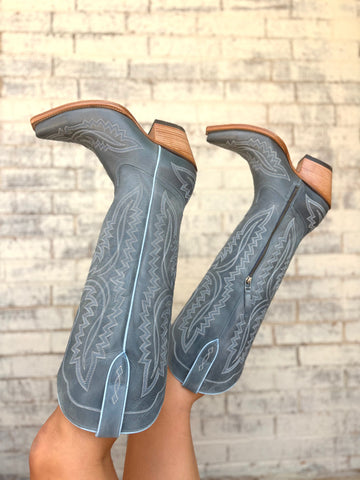 Women's Ariat Vintage Denim Casanova XToe Boots