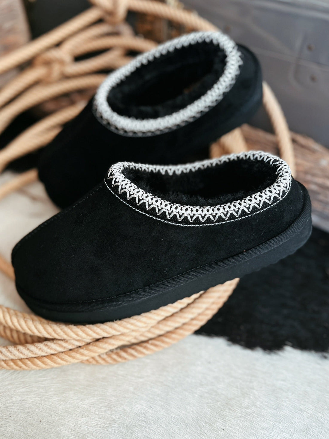 Very G Black Sparks Fuzzy Slippers*