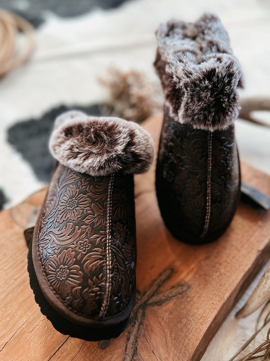 Very G Chocolate Tooled Print Faux Leather Fuzzy Slippers*