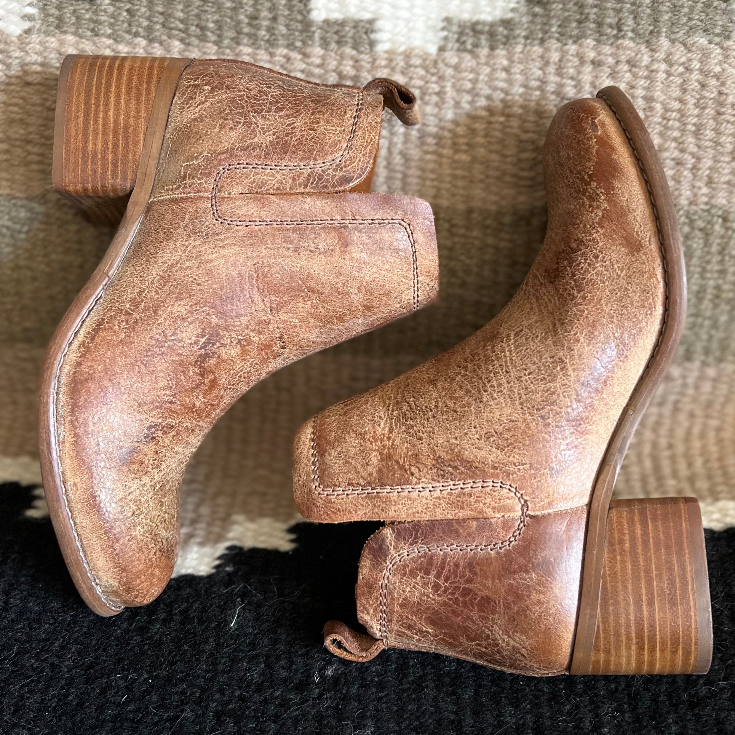 Win Doe Tan Booties*